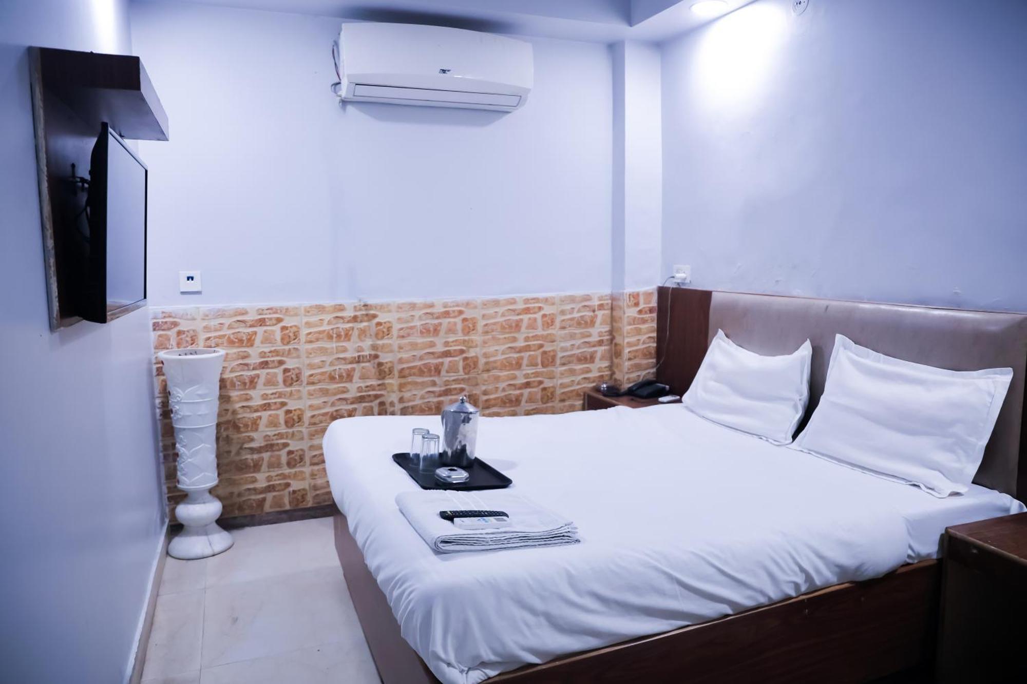 Mannat Stay Hotel - Laxmi Nagar Nova Deli Exterior foto