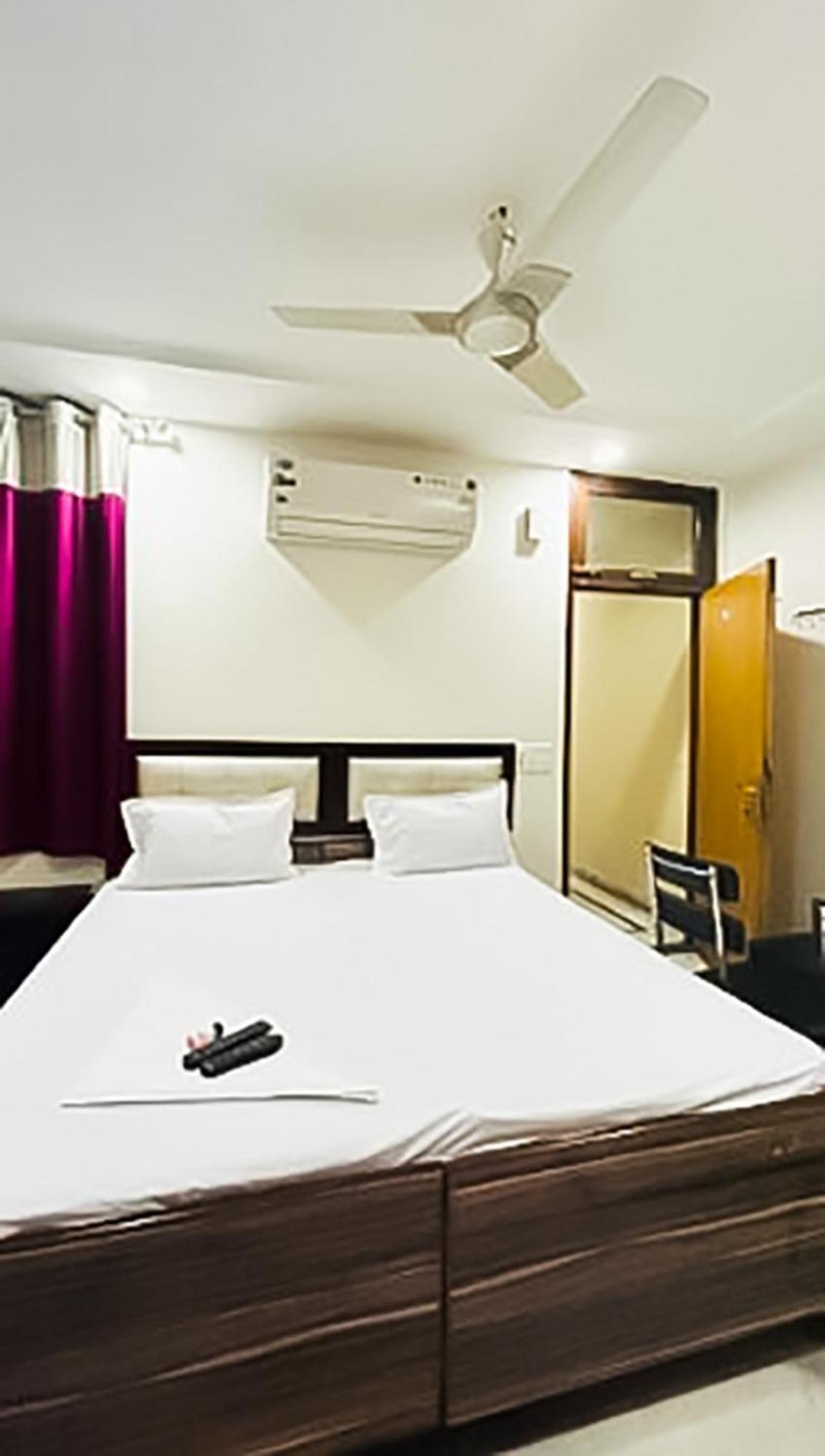 Mannat Stay Hotel - Laxmi Nagar Nova Deli Exterior foto
